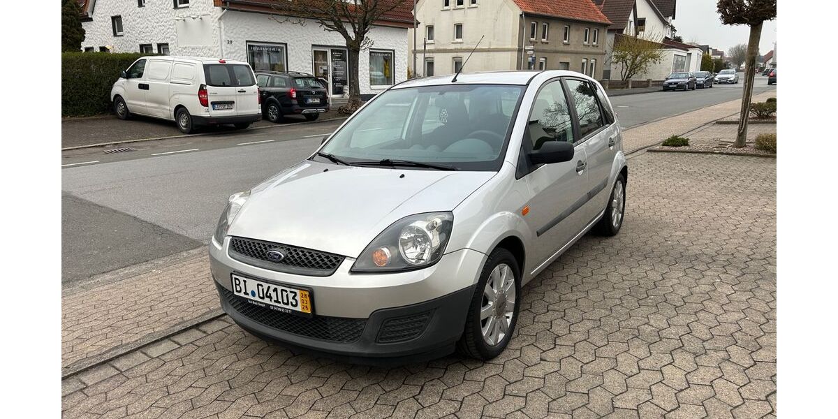 Ford Fiesta 92.000 km 2.500 &euro; Lemgo 32657
