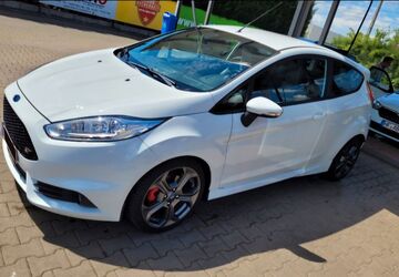 Ford Fiesta 138.000 km 9.790 &euro; Löhne 32584