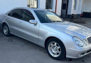 Mercedes-Benz E 220 329.454 km 3.290 &euro; Lemgo 32657