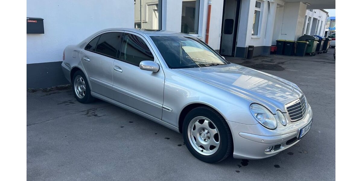 Mercedes-Benz E 220 329.454 km 3.790 &euro; Lemgo 32657