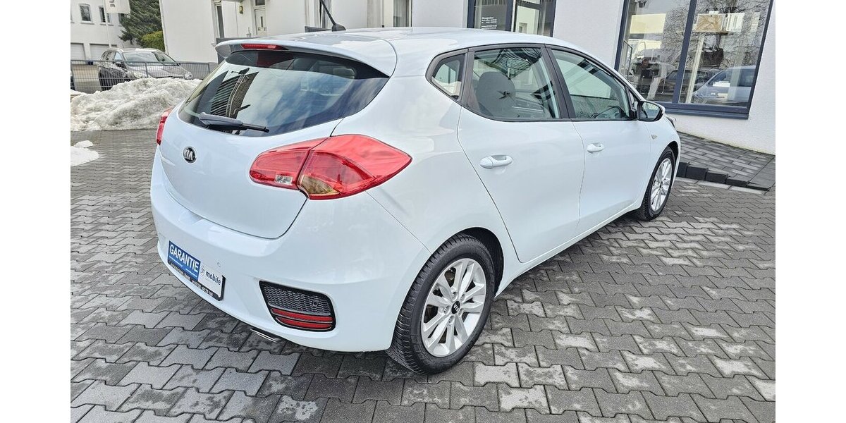 Kia cee´d 1.6 CRDI Edition 7 AHK KLIMA AUS 2.HAND 128.056 km 8.990 &euro; Löhne 32584