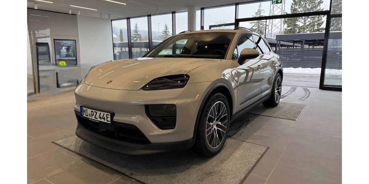 Porsche Macan 5.900 km 91.900 &euro; Minden 32429