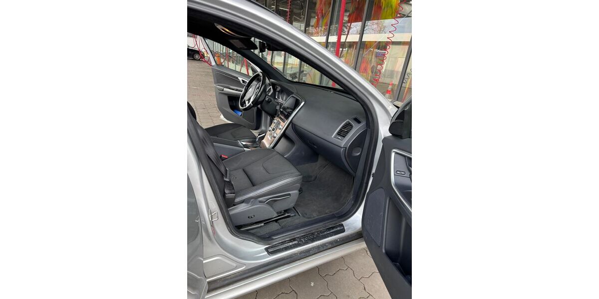 Volvo XC60 182.000 km 15.500 &euro; Herford 32049