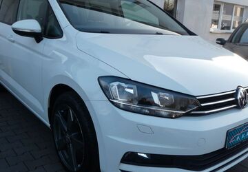VW Touran 124.200 km 20.650 &euro; Löhne 32584