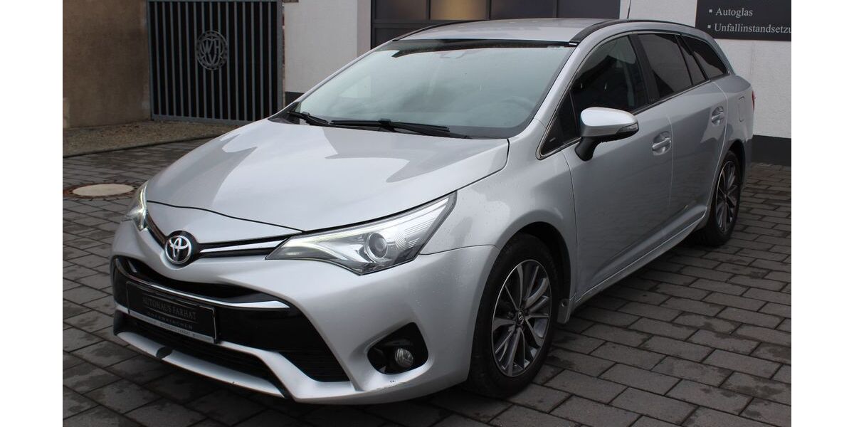 Toyota Avensis 118.000 km 12.990 &euro; Obernkirchen/Vehlen (B65) 31683
