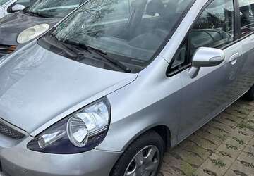 Honda Jazz 148.500 km 1.690 &euro; Löhne 32584