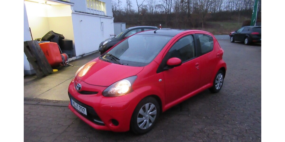 Toyota Aygo 28.600 km 5.900 &euro; Minden 32423