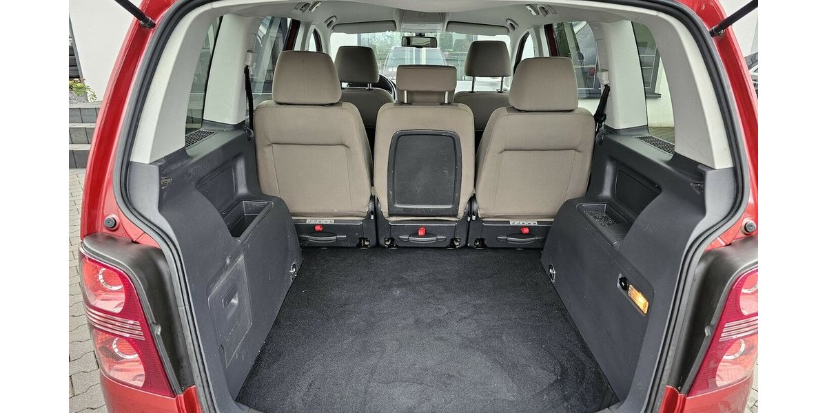VW Touran 1.4 TSI Highline NAVI Bi-XENON PDC AHK 195.880 km 4.990 &euro; Löhne 32584