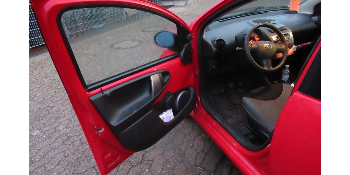 Toyota Aygo 28.600 km 5.900 &euro; Minden 32423