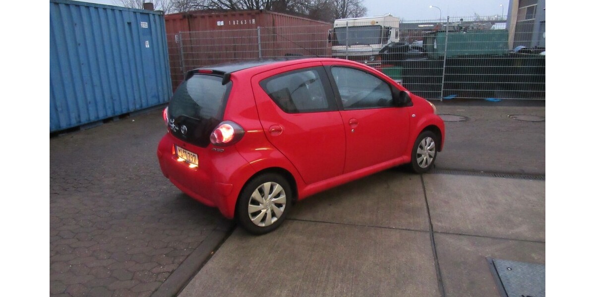 Toyota Aygo 28.600 km 5.900 &euro; Minden 32423