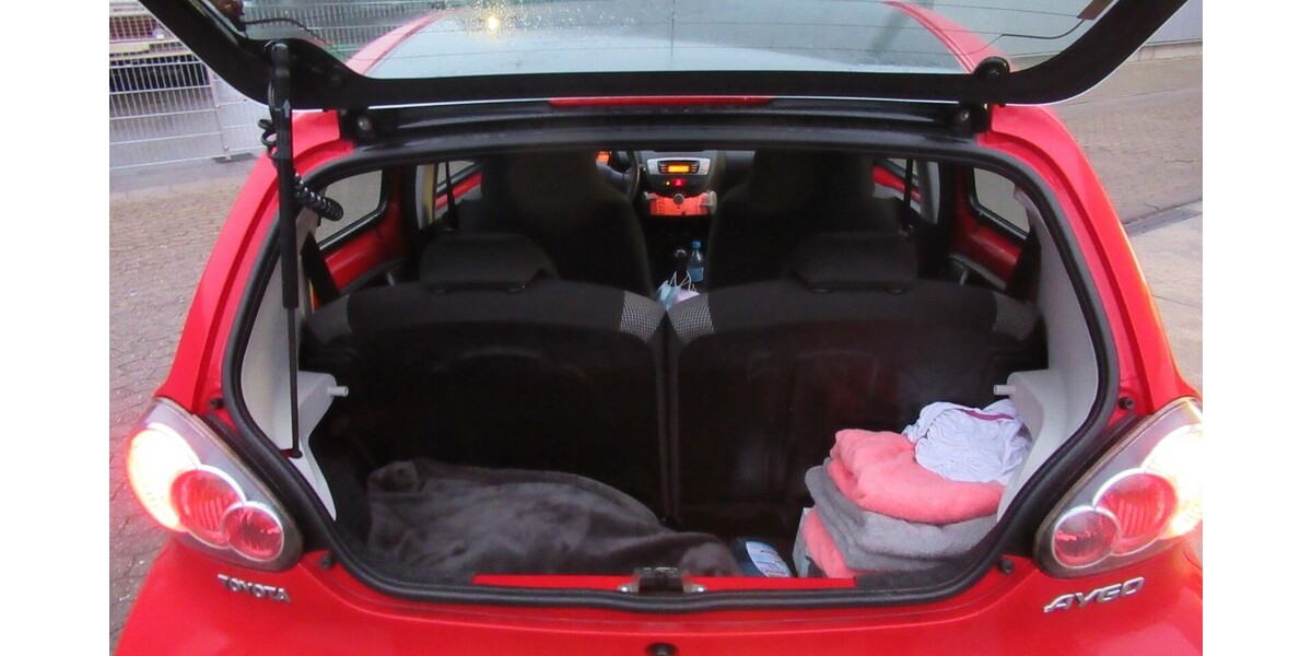 Toyota Aygo 28.600 km 5.900 &euro; Minden 32423