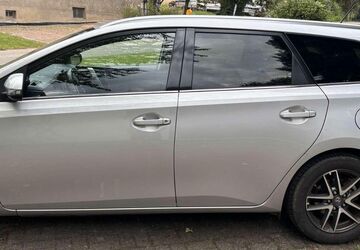 Toyota Auris Touring Sports 118.100 km 12.900 &euro; Rödinghausen 32289