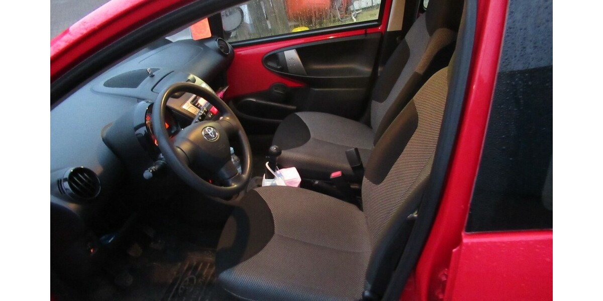 Toyota Aygo 28.600 km 5.900 &euro; Minden 32423