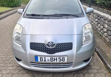 Toyota Yaris 242.000 km 2.150 &euro; Herford 32049