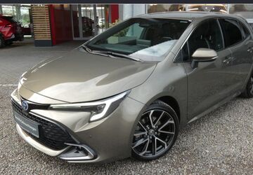 Toyota Corolla 15.200 km 31.950 &euro; Warmsen 31606