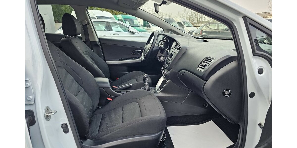 Kia cee´d 1.6 CRDI Edition 7 AHK KLIMA AUS 2.HAND 128.056 km 8.990 &euro; Löhne 32584