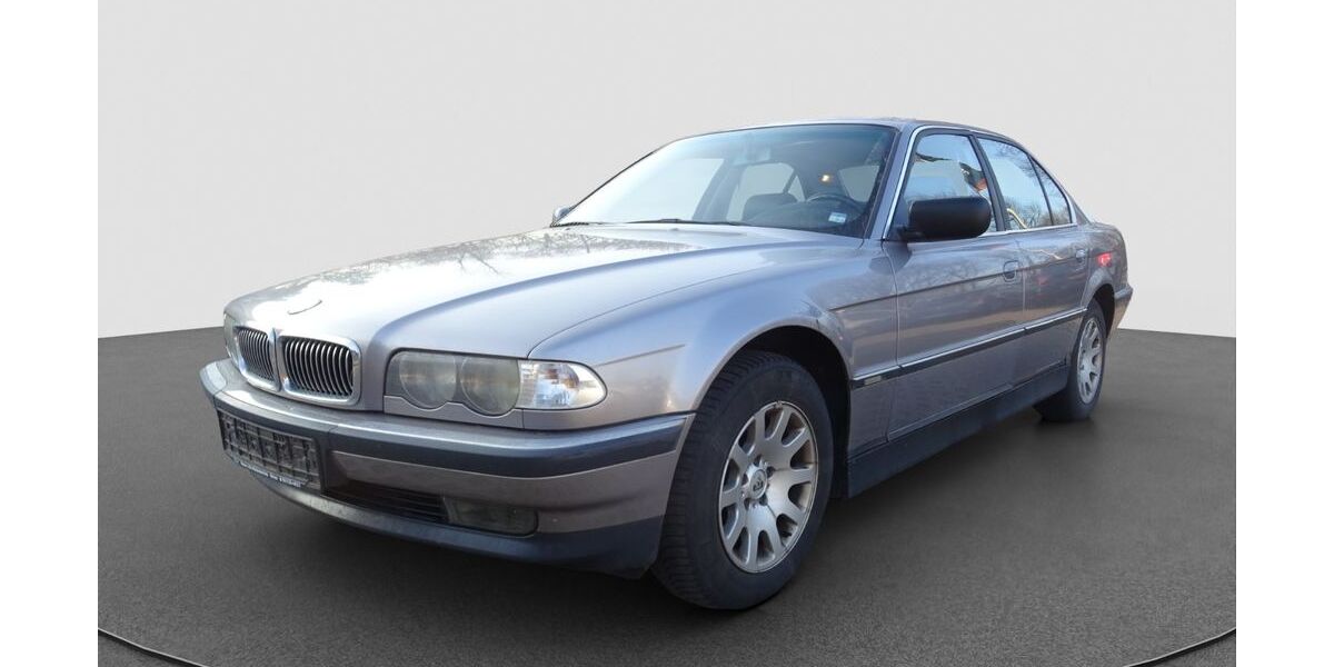 BMW 728 329.000 km 2.999 &euro; Löhne 32584